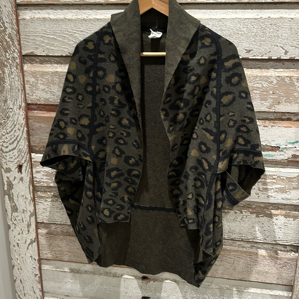 Shall /Cardigan cheetah print